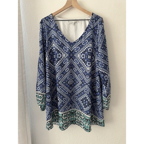Lovers + Friends Dresses & Skirts - Lovers + Friends Gracie split sleeve shift dress blue/green/white paisley Size M